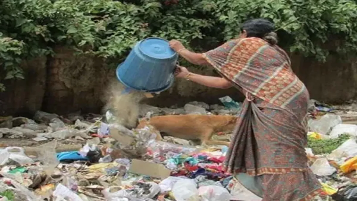 खाली प्लॉटों को डस्टबिन बनाने वालों की खैर नहीं! नगर निगम लगाएगा तगड़ा जुर्माना; कूड़ा फेंकने वाले ई-रिक्शा चालकों पर भी गिरेगी गाज।